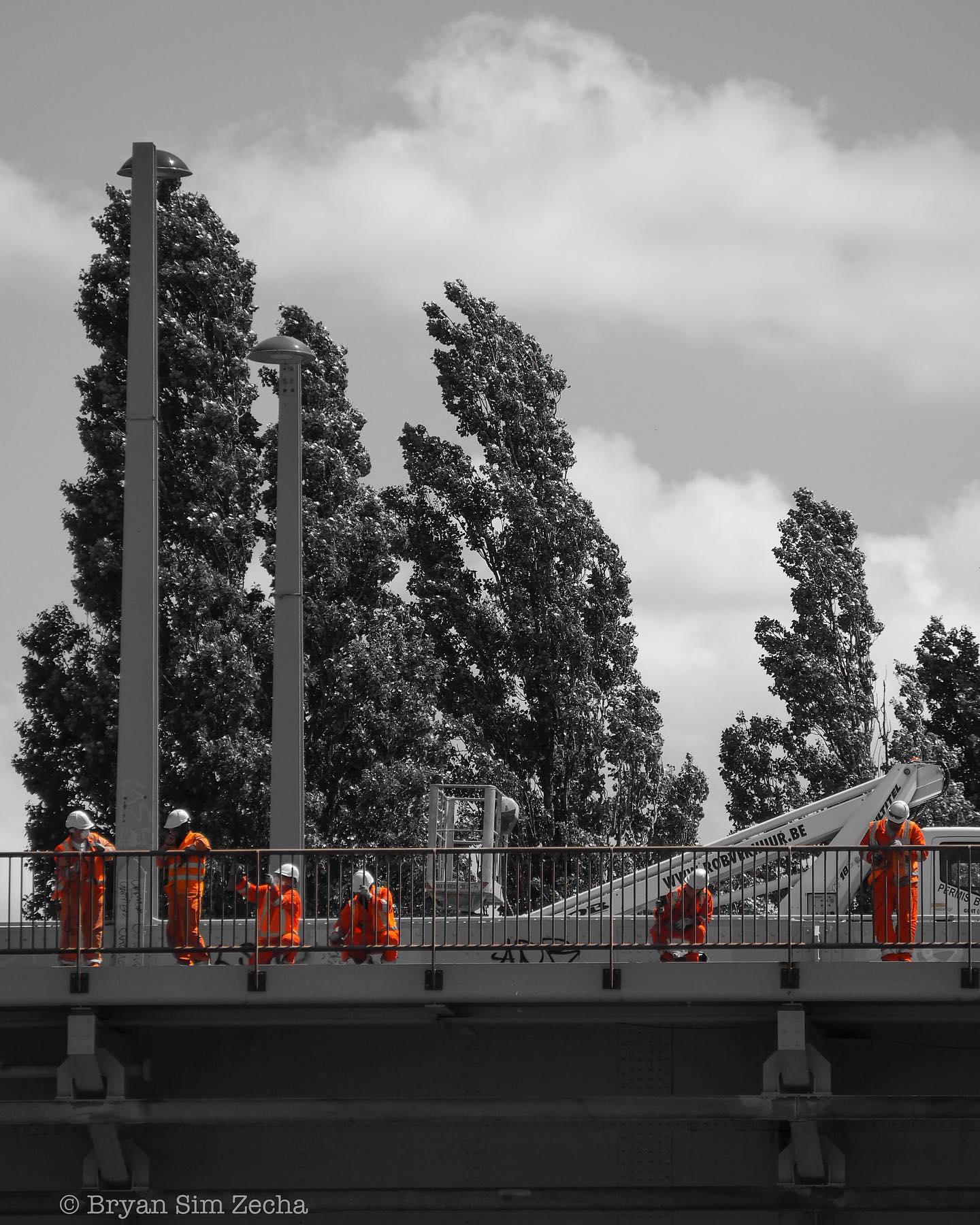 -
Because today there’s only orange #kingsday (2/3)

#photography #arnhem #street #streetphotography #outdoorphotography #ingelderland #nederland #netherlands #wanderer #olympus #omsystem #olympusomd #em10markii #em10mark2 #m43 #m43photography #nederland_fotografeert #visit_arnhem #koningsdag #koningsdag2023 #kingsday2023 #orange #oranje #johnfrost #johnfrostbrug #johnfrostbridge 
@ingelderland @visitarnhem